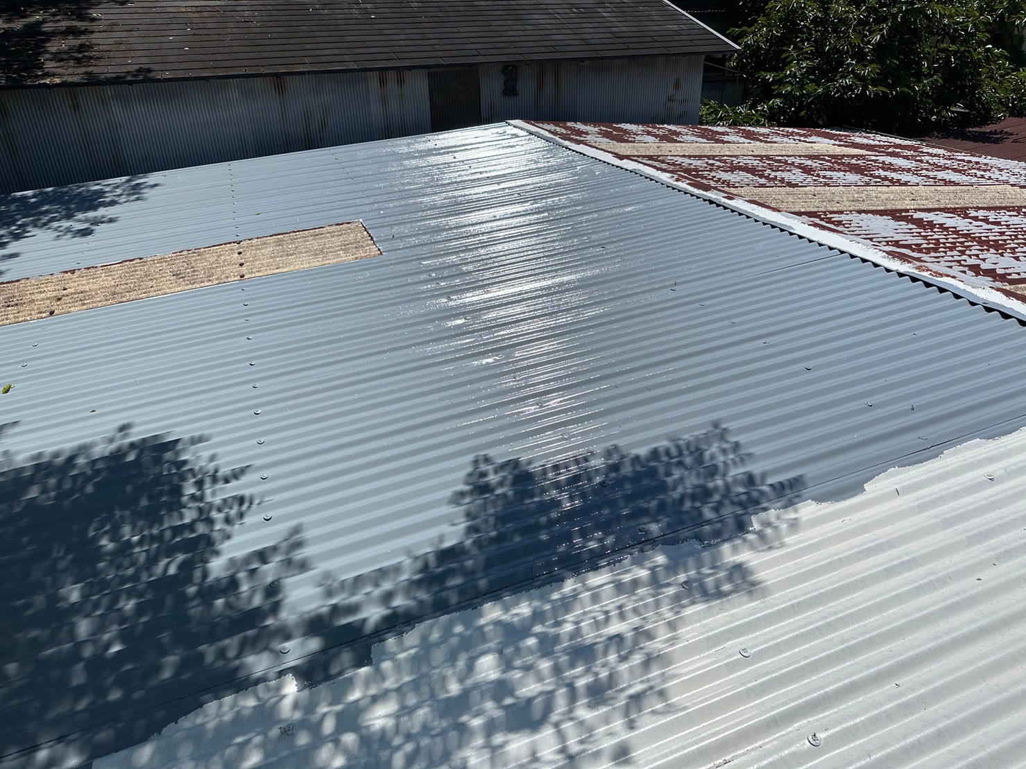 遮熱塗料　塗布後の屋根